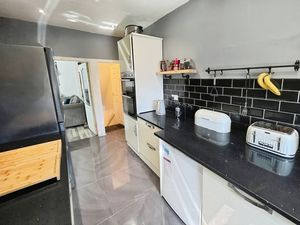 Kitchen- click for photo gallery
